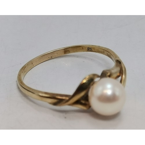  A 9 carat gold fancy pearl ring, the single pearl centred in an openwork twist mount, hallmarked Lon... 