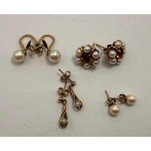 551 - Four pairs of assorted 9 carat gold pearl earrings, comprising a pair of studs, a pair of small pend... 