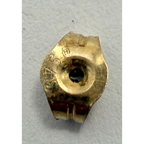 551 - Four pairs of assorted 9 carat gold pearl earrings, comprising a pair of studs, a pair of small pend... 