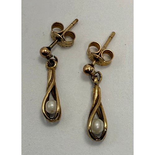 551 - Four pairs of assorted 9 carat gold pearl earrings, comprising a pair of studs, a pair of small pend... 