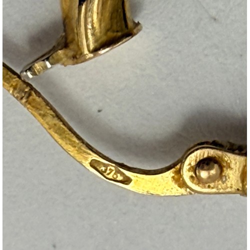  A small group of 9 carat gold jewellery comprising one pair of small hoop earrings, one pair of pend... 