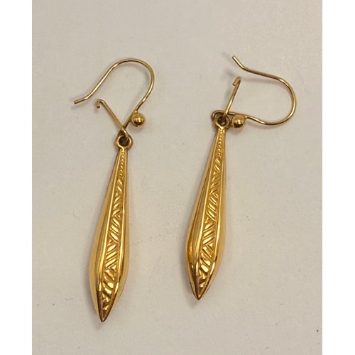  A small group of 9 carat gold jewellery comprising one pair of small hoop earrings, one pair of pend... 