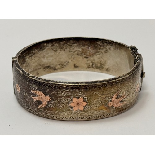 563 - A small group of mixed jewellery including a broad hinge-opening silver bangle by Owen Powell, Birmi... 