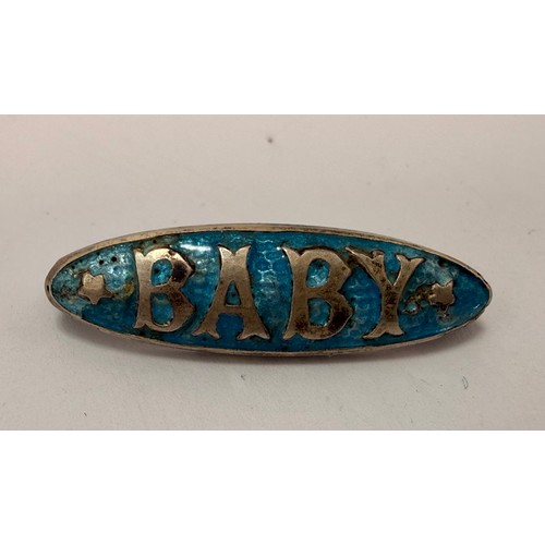 563 - A small group of mixed jewellery including a broad hinge-opening silver bangle by Owen Powell, Birmi... 