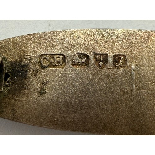 563 - A small group of mixed jewellery including a broad hinge-opening silver bangle by Owen Powell, Birmi... 
