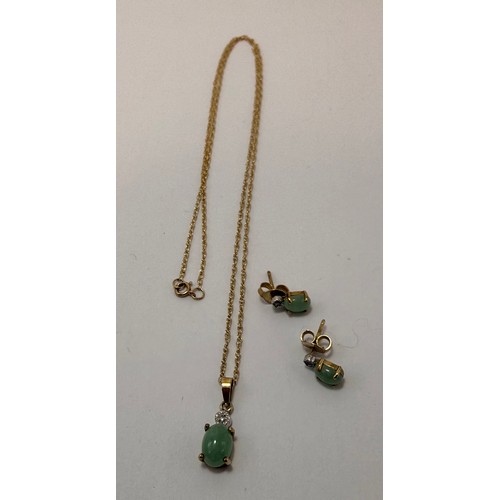 A small group of gold-mounted hardstone jewellery comprising a necklace and earrings suite, each wit... 