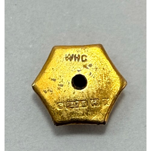  A small group of gold-mounted hardstone jewellery comprising a necklace and earrings suite, each wit... 
