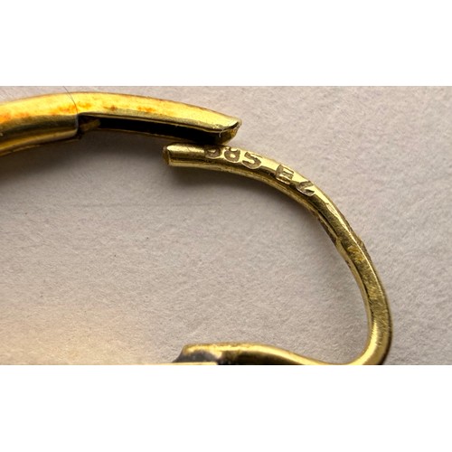  A small group of gold-mounted hardstone jewellery comprising a necklace and earrings suite, each wit... 