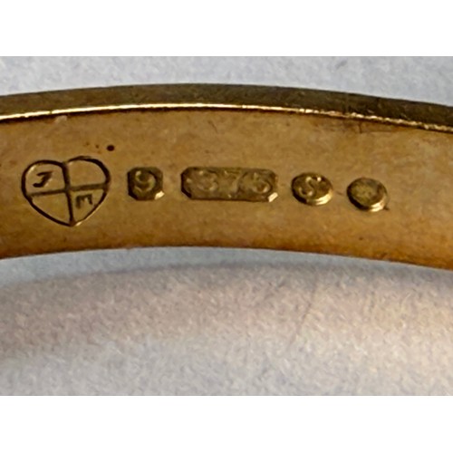 590 - A 9 carat gold hinge-opening bangle with carved leaf-style decoration to a banded ground, hallmarked... 