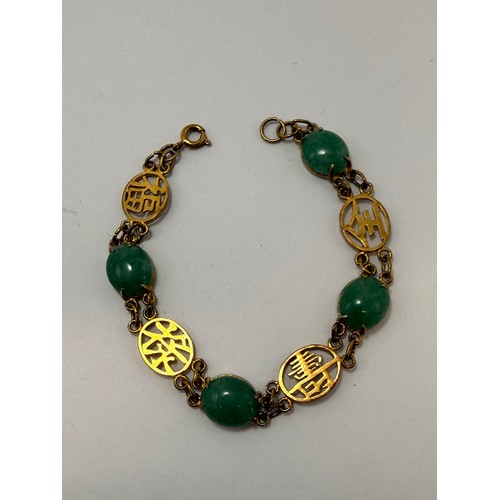 590 - A 9 carat gold hinge-opening bangle with carved leaf-style decoration to a banded ground, hallmarked... 