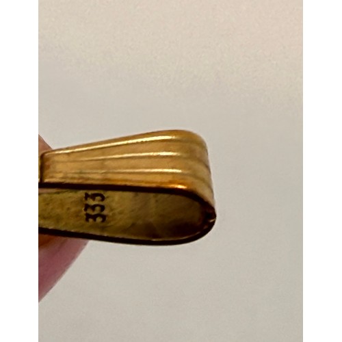  An Edward VII 1905 half sovereign pendant to a fixed scrolling mount, the bail stamped '333'. 4.7g g... 