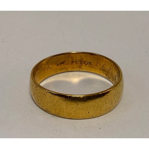 620 - A 22 carat gold wedding band, hallmarked London 1964. Ring size S, 5.9g