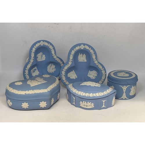  A collection of five pieces of Wedgwood blue Jasperware including three lidded trinket dishes and tw... 
