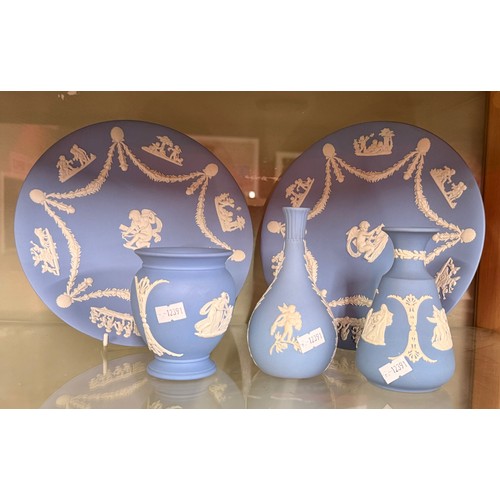 185 - A Collection of five pieces of wedgwood blue Jasperware including two cherub plates and three vases