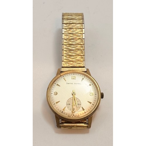  A gent's 9 carat gold-cased Smiths Astral wristwatch, the white circular dial with gilt metal Arabic... 