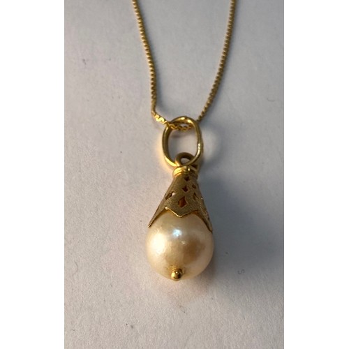 640 - A pearl pendant with textured and pierced conical gold mount to a fine flat s-link chain, both stamp... 
