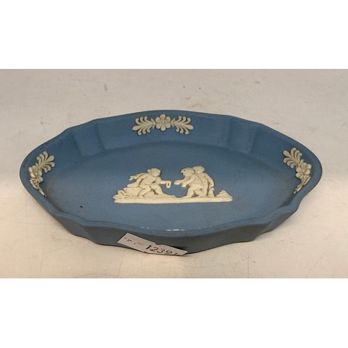 191 - A Collection of four pieces of Wedgwood blue jasperware plates