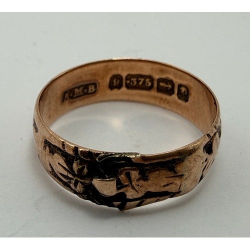  A Victorian 9 carat rose gold wedding band, the broad shank carved to top half with oak leaf and aco... 