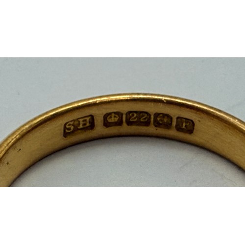 600 - A 22 carat gold wedding band, hallmarked Birmingham 1930. Ring size N1/2, 3.7g