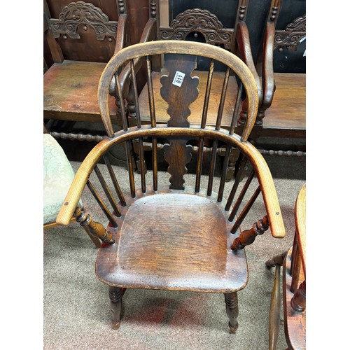 811 - A 19th century ash and elm Windsor chair with splat back
48cm wide x 37.5cm deep x 90cm high