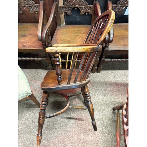 811 - A 19th century ash and elm Windsor chair with splat back
48cm wide x 37.5cm deep x 90cm high