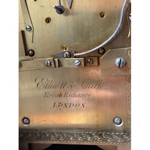 819 - A very elegant mahogany bracket clock by Ellicott & Smith, 17 Royal Exchange, London with an eight d... 