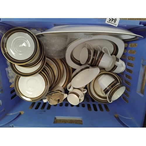 703 - Royal Doulton Cadenza H5046 dinner / tea service incl large oval meat platter, x8 dinner plates, x8 ... 