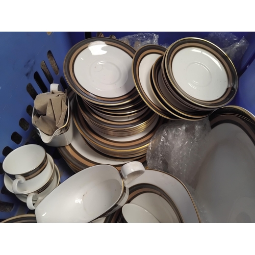 703 - Royal Doulton Cadenza H5046 dinner / tea service incl large oval meat platter, x8 dinner plates, x8 ... 