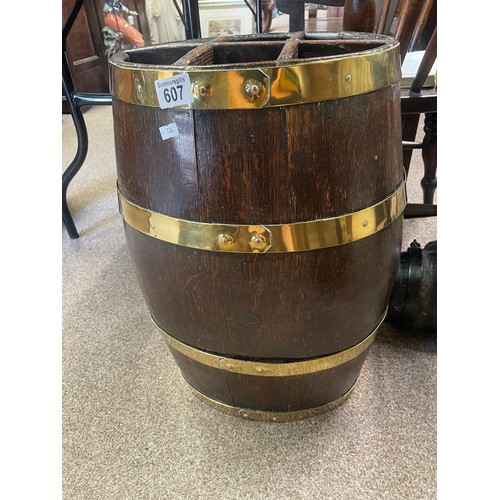 607 - An antique brass bound oak barrel stick stand together with an oak barrel keg, the first 53cm high