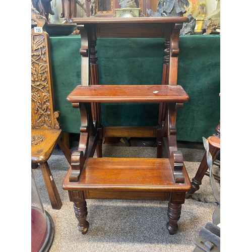 564 - A set of mahogany reproduction library steps, 81cm high, 48cm deep, 41cm wide