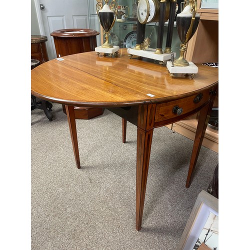 580 - A Georgian inlaid satinwood drop leaf table, having two drawers, one dummy, on tapered legs, 71cm wi... 