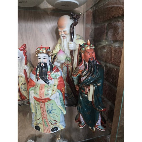 54 - A collection of Chinese porcelain figurines (12)