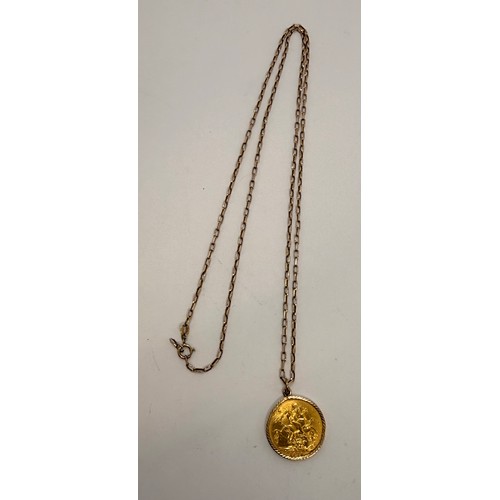 423 - A Victoria 1890 sovereign pendant on chain, Melbourne mint, in a gadrooned yellow metal loose mount,... 