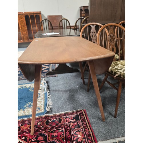 859 - A blonde Ercol mid-century 'Windsor' drop-leaf extending dining table, designed by Lucian Ercolani f... 
