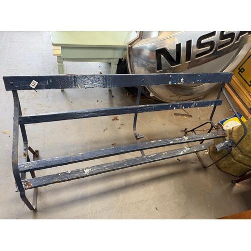 945 - A blue-painted garden bench with metal ends and supports, and wooden slats (a/f). 152cm wide