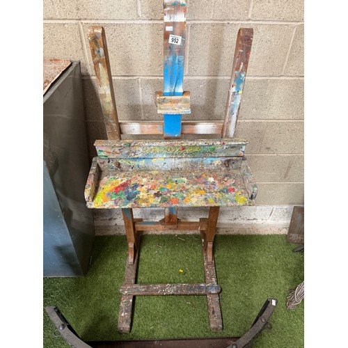 952 - A vintage artist's easel; together with a curved black-painted fire kerb; and a scumbled hexagonal t... 