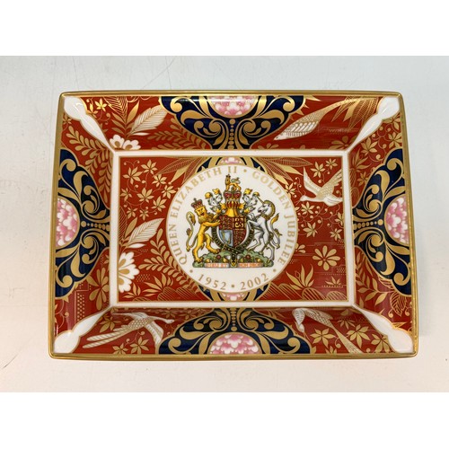 281 - Royal Worcester dish and mug in box in commemoration of Queen Elizabeth II Golden Jubilee 2002 21cm ... 