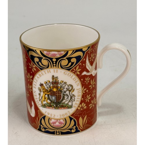 281 - Royal Worcester dish and mug in box in commemoration of Queen Elizabeth II Golden Jubilee 2002 21cm ... 