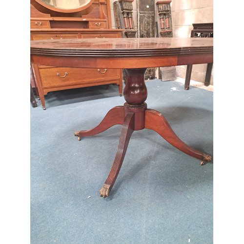 1034 - Regency style Mahogany extending dining table with central pedestal base with reeded legs and brass ... 