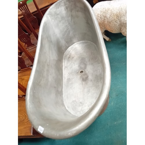 985 - A modern copper bath 1.7m long x 70cm