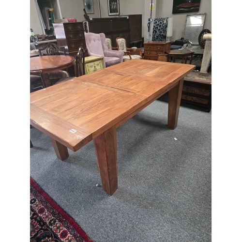 819 - An extendable solid oak dining table W90cm x L140cm (closed) 180cm open