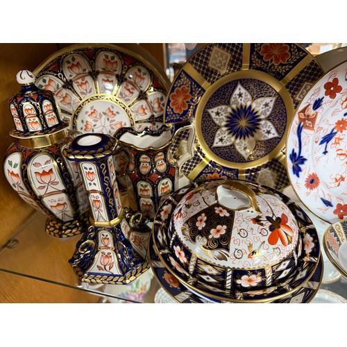 179 - A collection of ceramics including Mason's Ironstone, Royal Crown Derby and Coalport. (16)