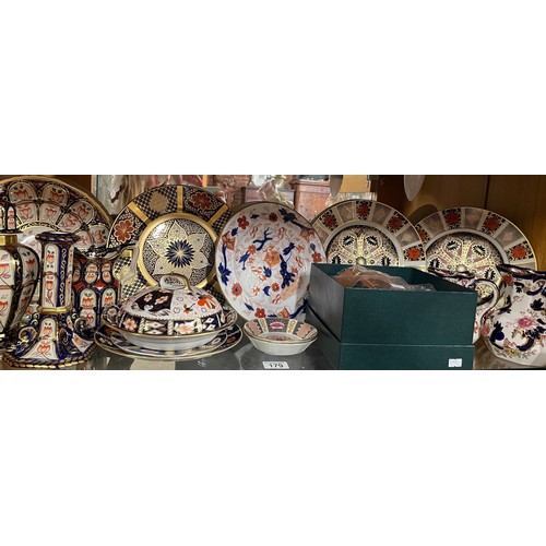 179 - A collection of ceramics including Mason's Ironstone, Royal Crown Derby and Coalport. (16)