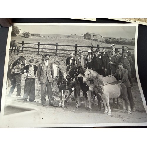 287 - Romany/Gypsy interest: A collection of early-mid 20th Century photographic postcards of Yorkshire an... 