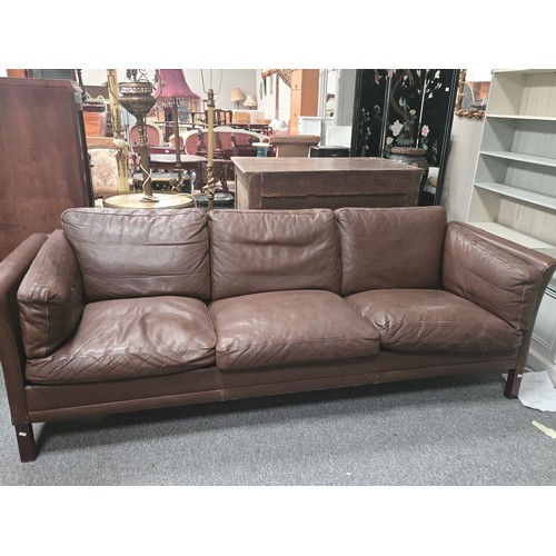 Lot 885       