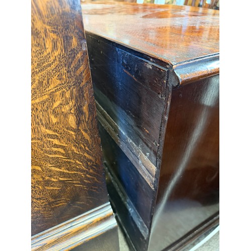 639 - A Regency mahogany serpentine chest of drawers, comprising four drawers with brass swan neck handles... 