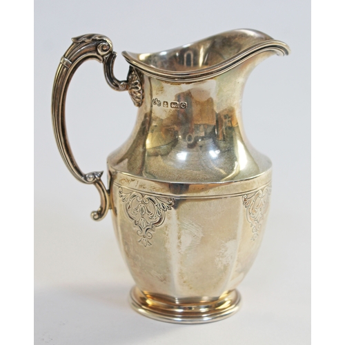 103 - A silver jug, Elkington & Co, Birmingham 1927, wt. 6 1/2oz.