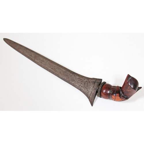 356 - A 19th Century Malayan kris with double edge steel blade and carved wood handle, length 36cm, lackin... 