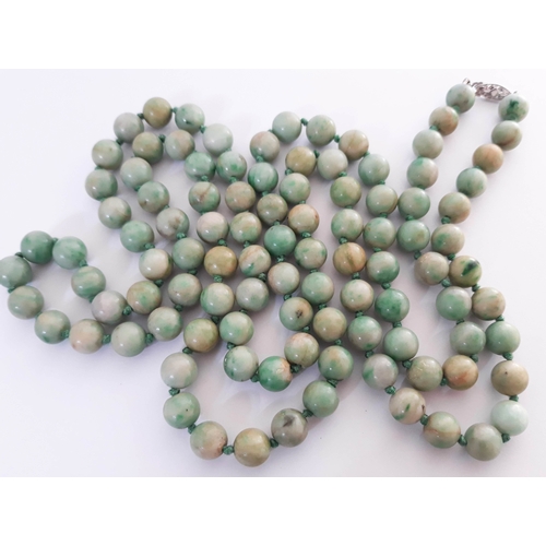 104 - A single strand of 102 jade beads with hallmarked 9 carat white gold clasp, length 112cm, bead diame... 