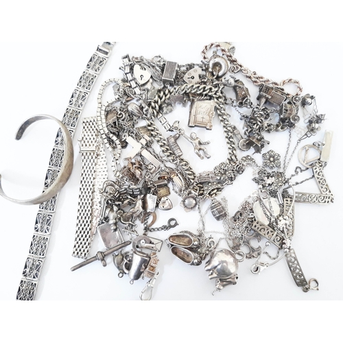 136 - A mixed lot of silver jewellery, various silver marks, gross weight 9oz.